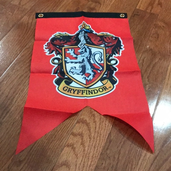 New Gryffindor flag - Picture 3 of 3